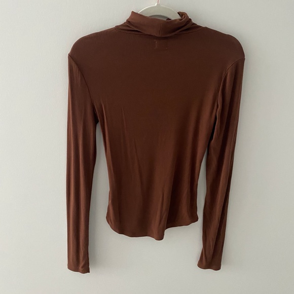 SUNDAY BEST Freshman Turtle Neck in Cognac Size: S - Picture 2 of 5